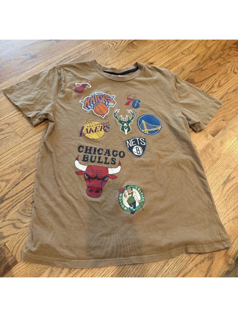 Hollister Mens NBA Collection Medium Tan Basketball Shirt
